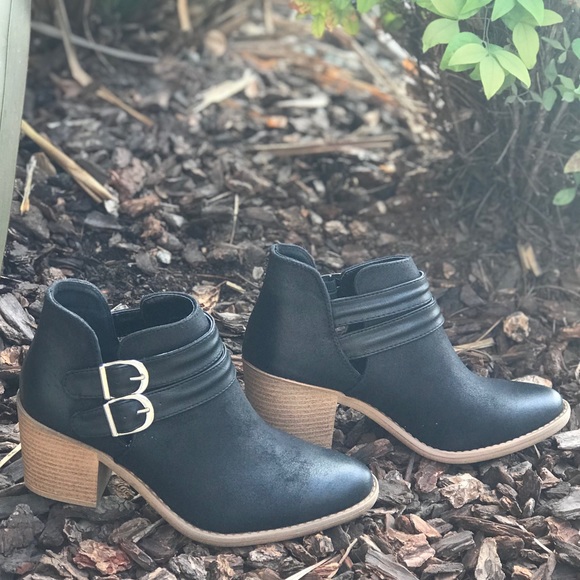 Double buckle oil distressed booties - Picture 4 of 6